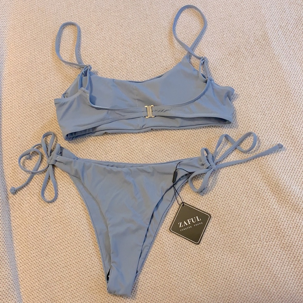 Bikini - Picture 2 of 2